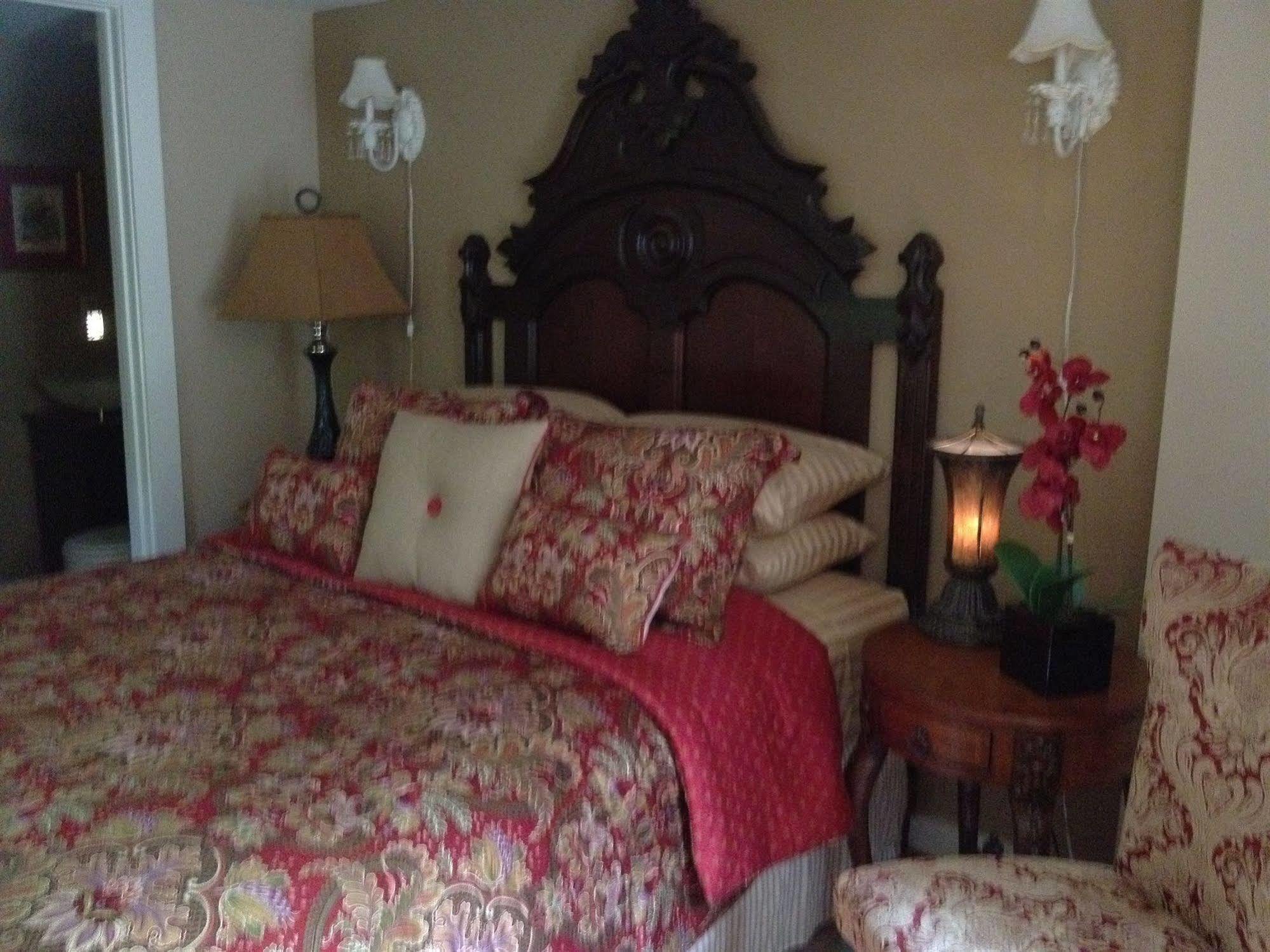 Red Bud Manor Inn Юрика-Спрінгс Екстер'єр фото