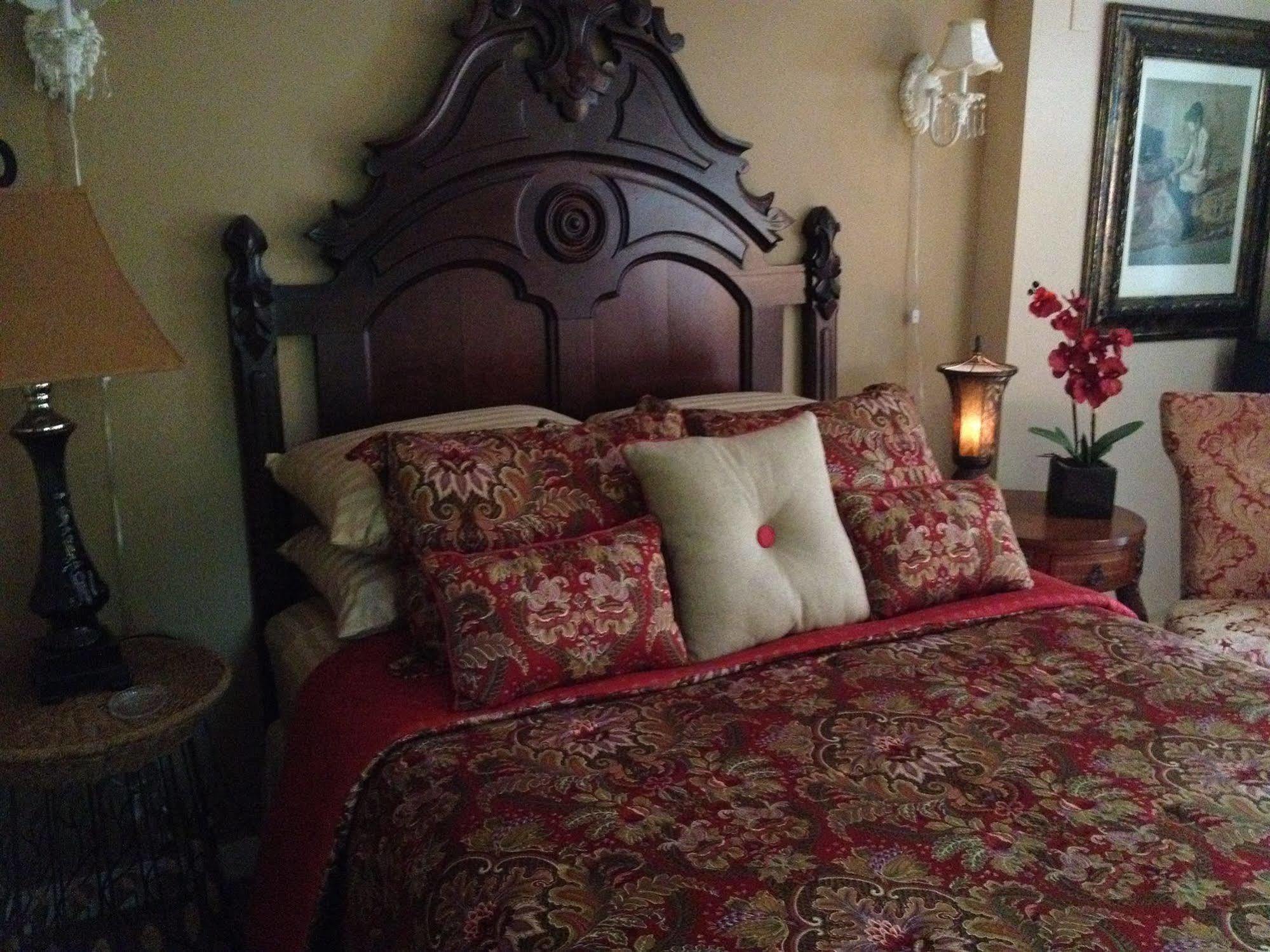 Red Bud Manor Inn Юрика-Спрінгс Екстер'єр фото