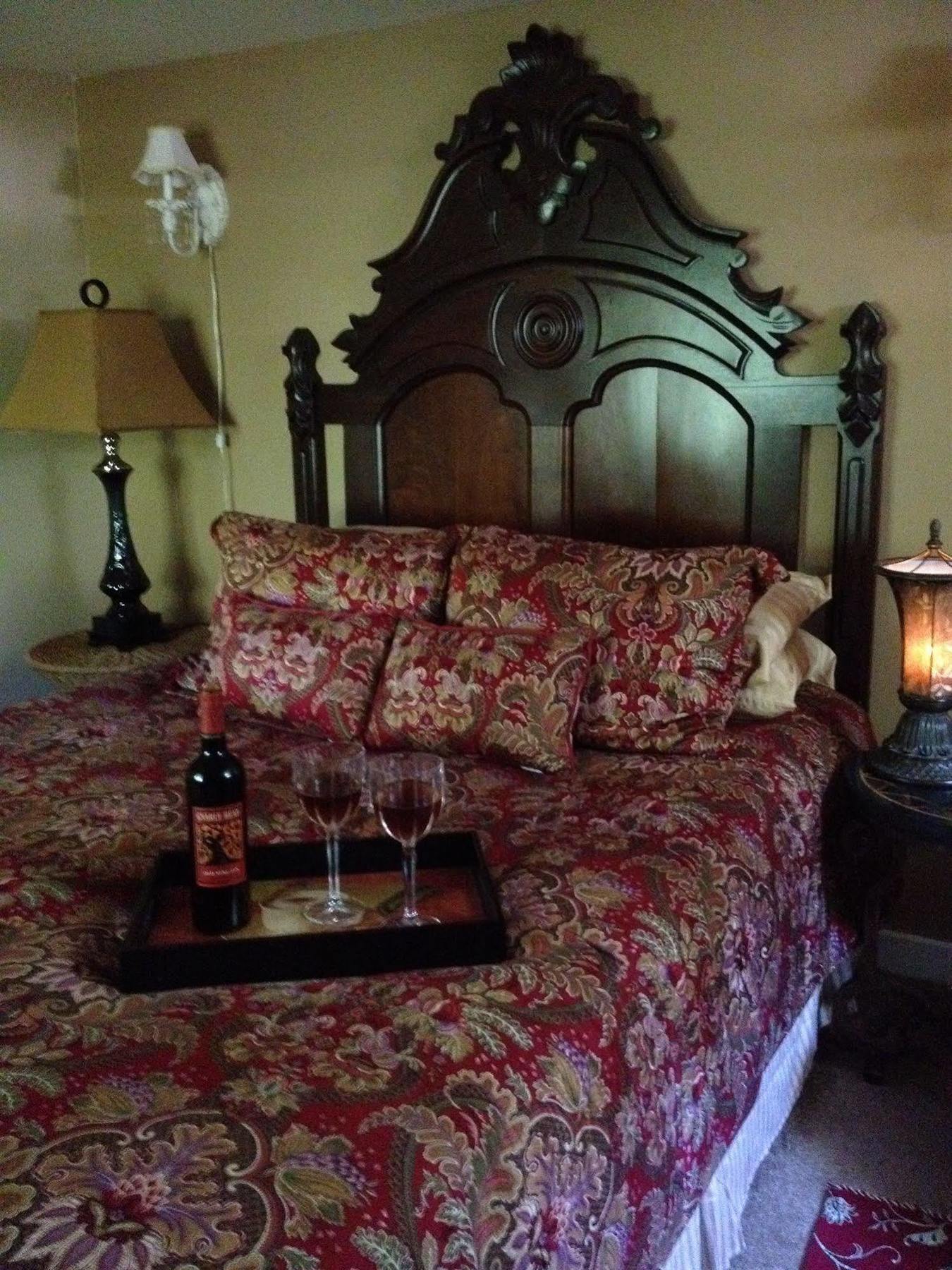 Red Bud Manor Inn Юрика-Спрінгс Екстер'єр фото